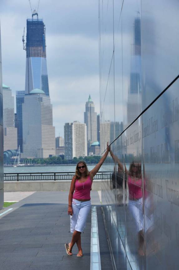 Monumento em honra ao 11/09, em New Jersey, em frente à Manhattan, nos Estados Unidos